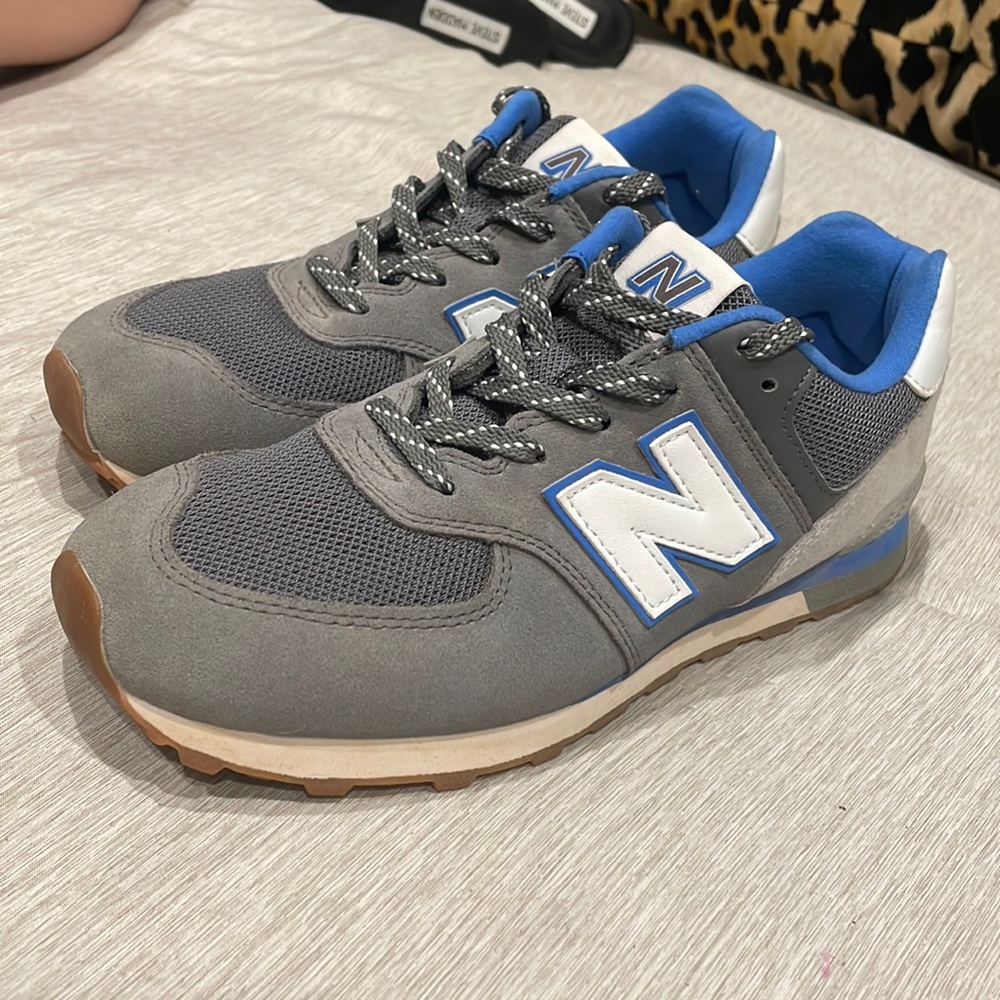 New balance tennis shoes